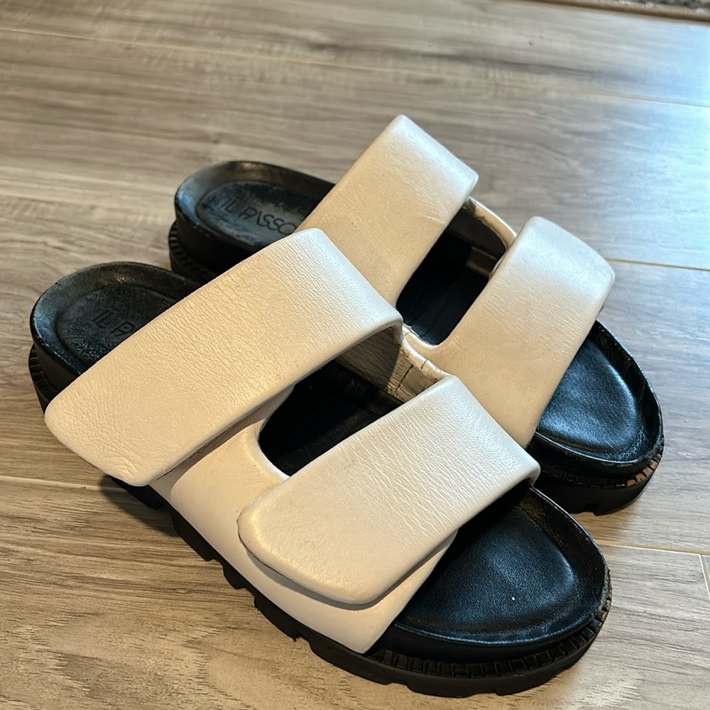 IL PASSO white leather slides